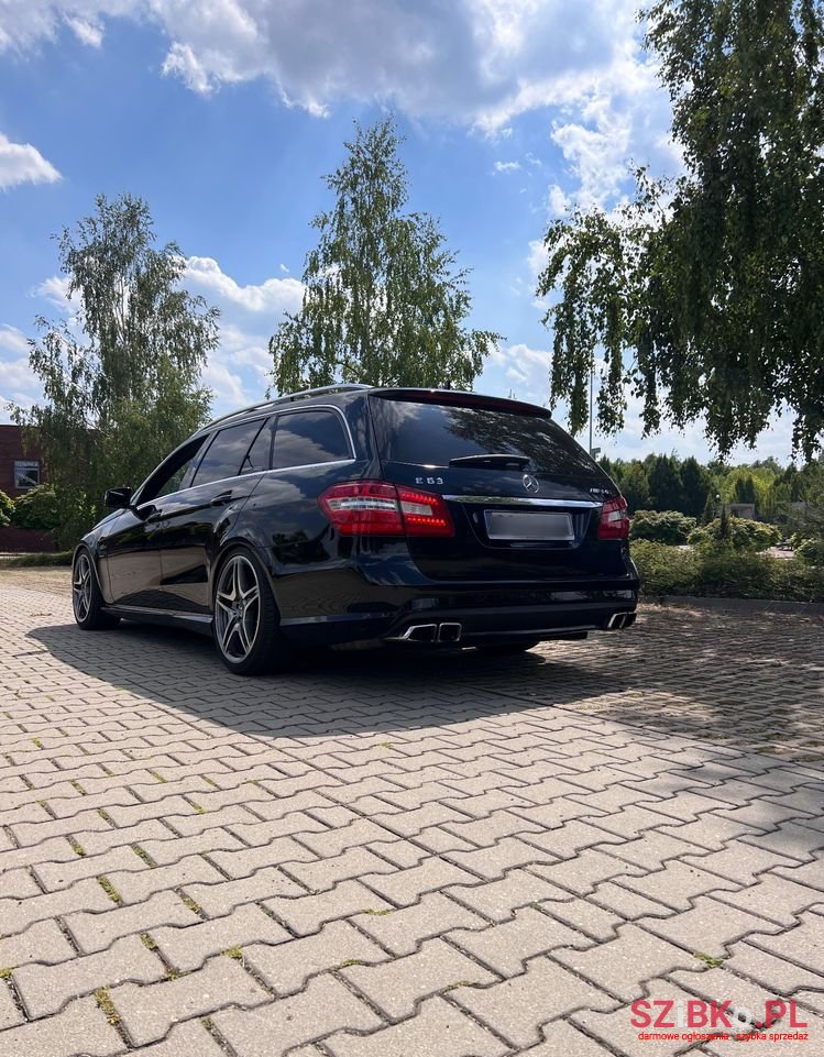 2011' Mercedes-Benz E-Class 63 Amg photo #3