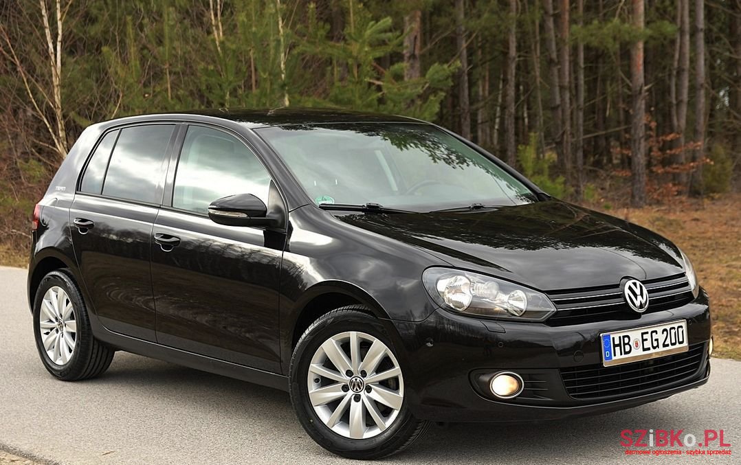 2011' Volkswagen Golf photo #2