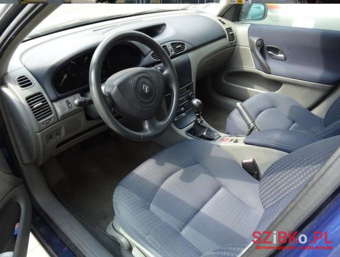 2004' Renault Laguna photo #4