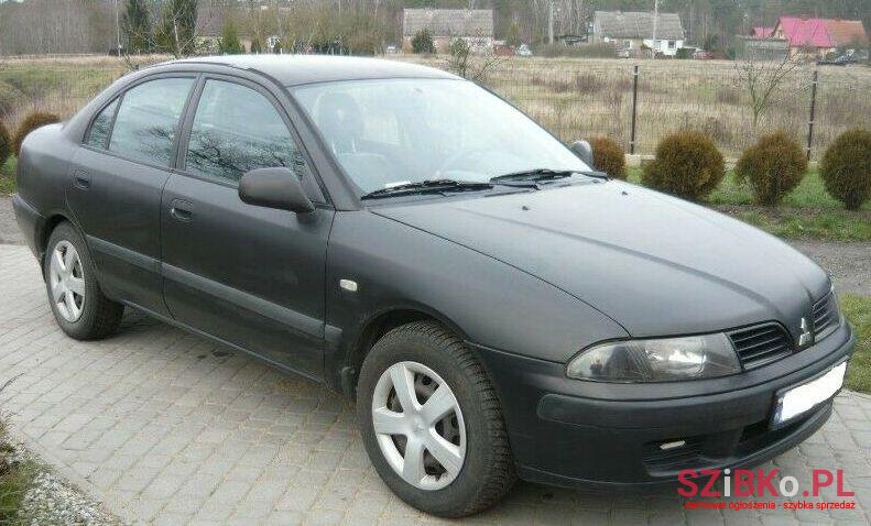 2004' Mitsubishi Carisma photo #1