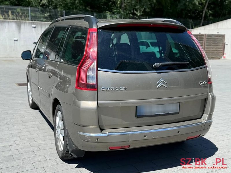 2009' Citroen C4 Grand Picasso photo #3