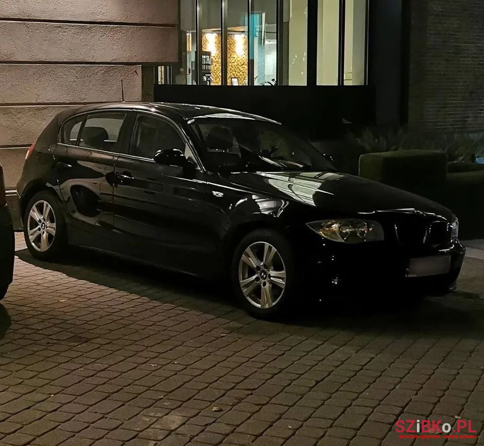 2005' BMW 1 Series 118I photo #1