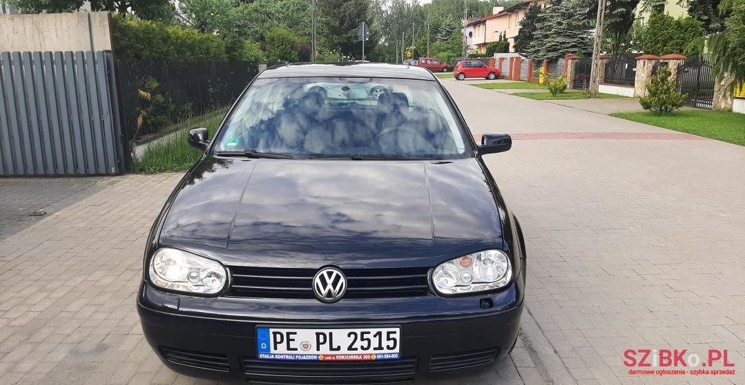 2003' Volkswagen Golf photo #3
