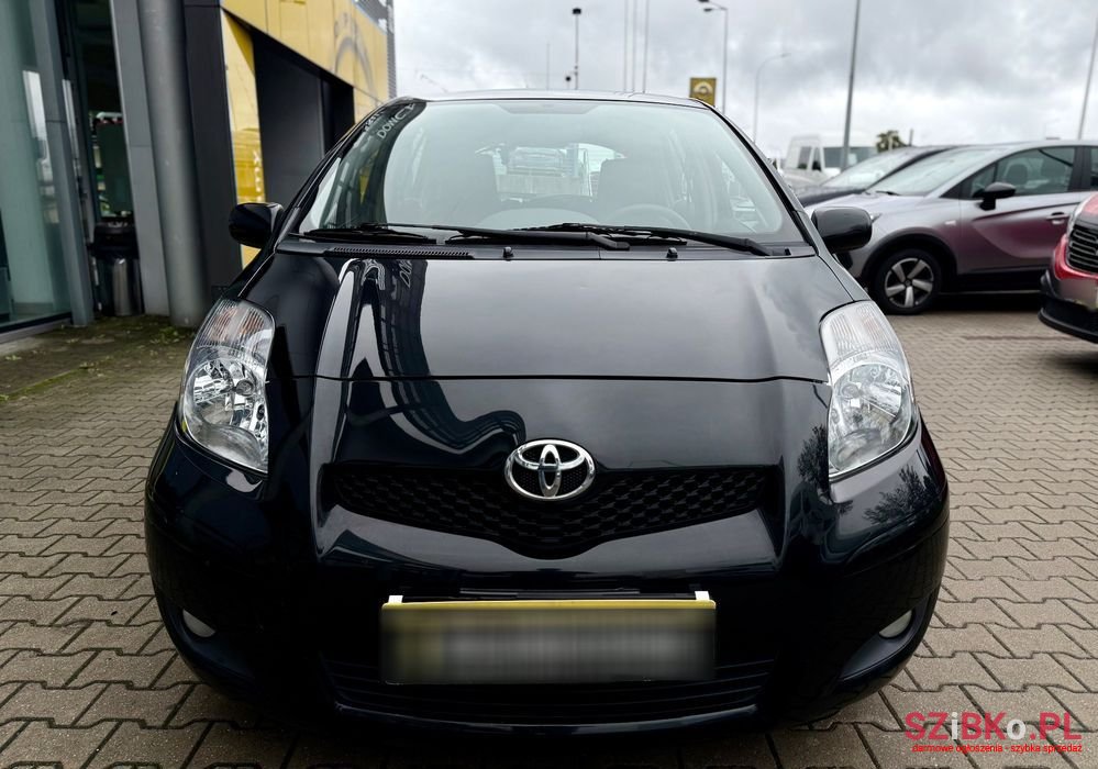 2010' Toyota Yaris photo #5