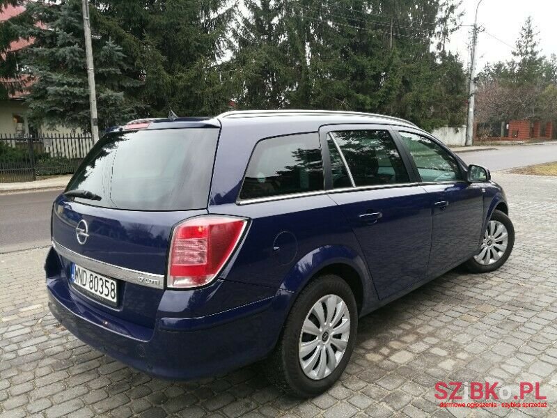 2011' Opel Astra photo #4