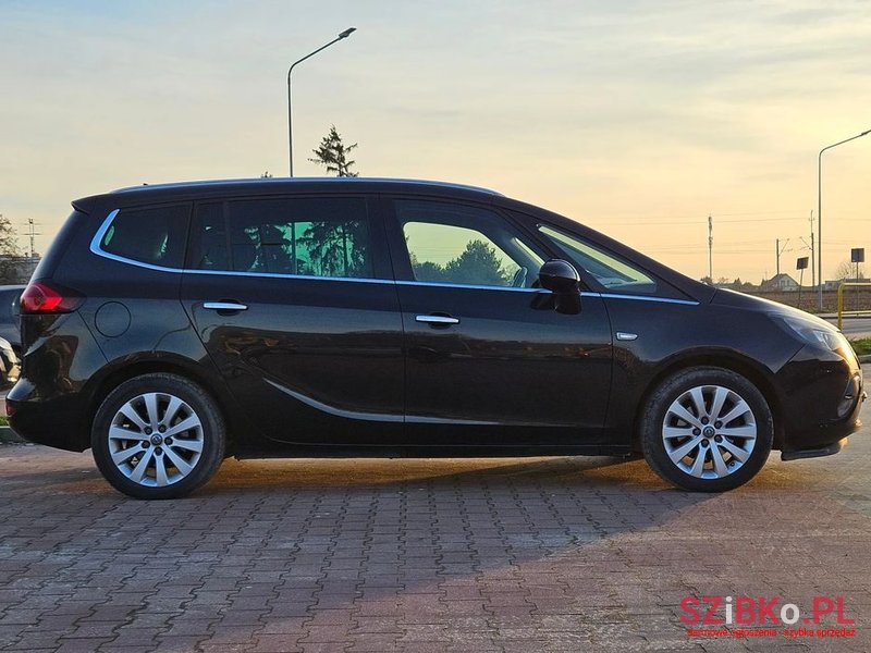 2012' Opel Zafira photo #1