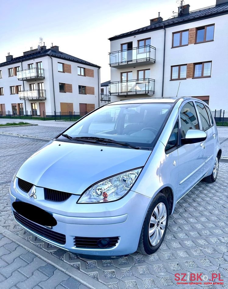 2007' Mitsubishi Colt photo #1