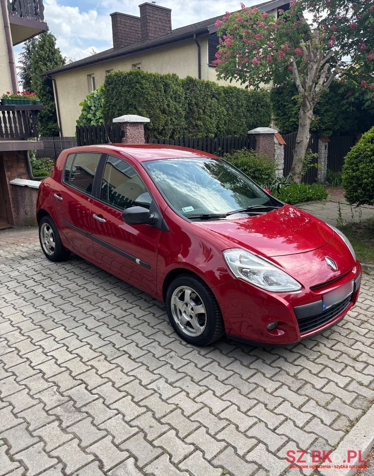 2009' Renault Clio photo #1