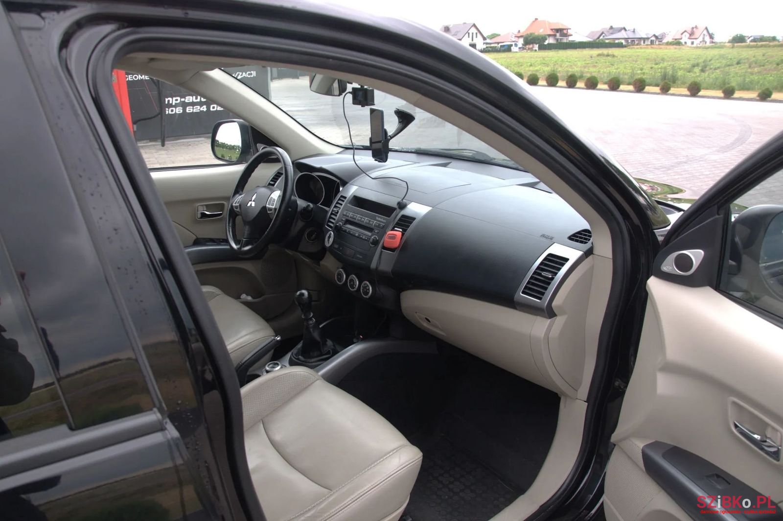 2006' Mitsubishi Outlander photo #5