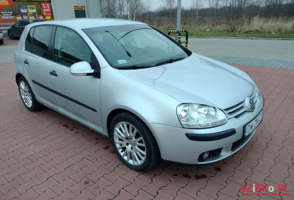 2004' Volkswagen Golf photo #1