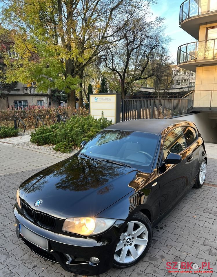 2010' BMW 1 Series 116I photo #1