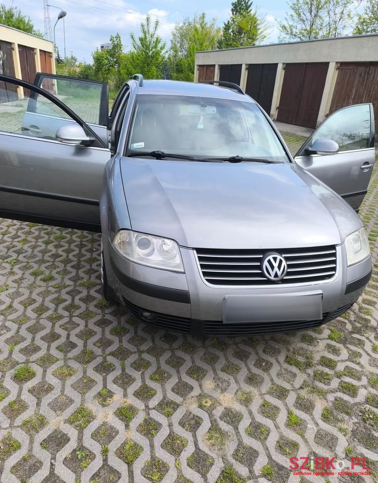 2005' Volkswagen Passat photo #3
