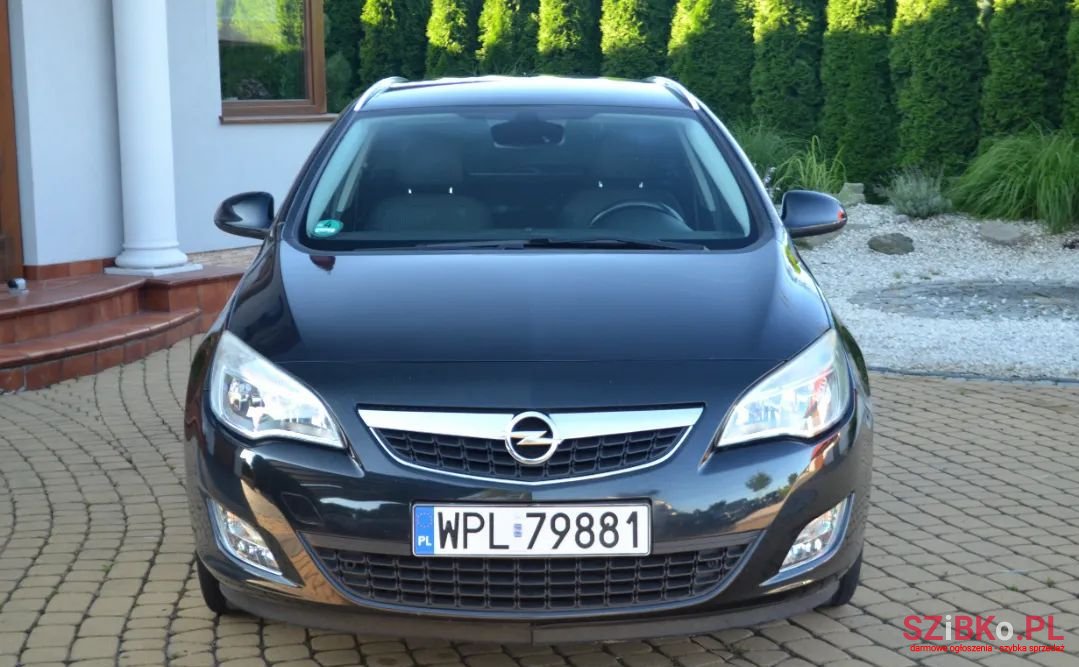 2013' Opel Astra photo #6