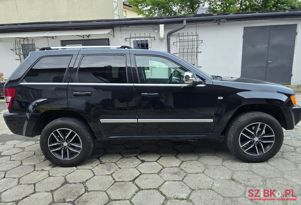 2007' Jeep Grand Cherokee photo #2