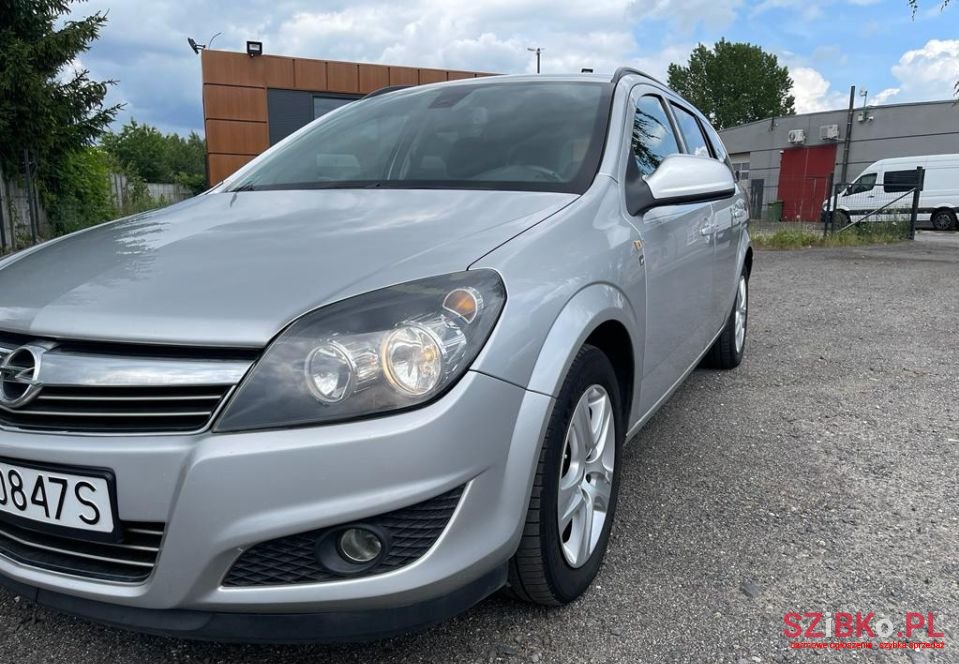 2010' Opel Astra photo #6