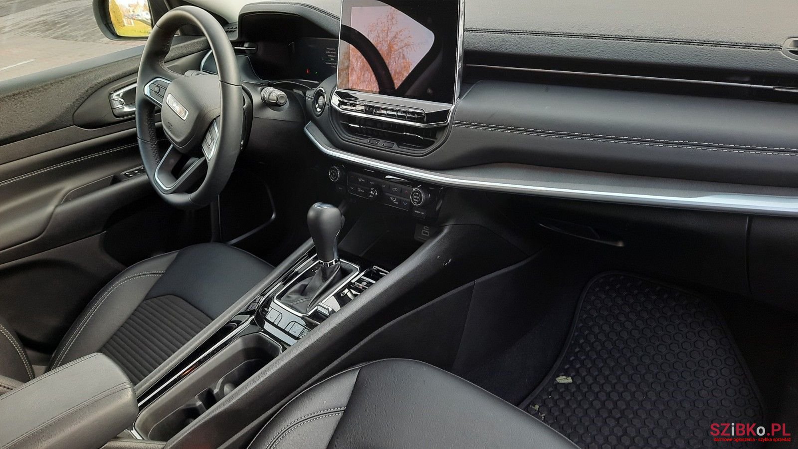 2022' Jeep Compass photo #3