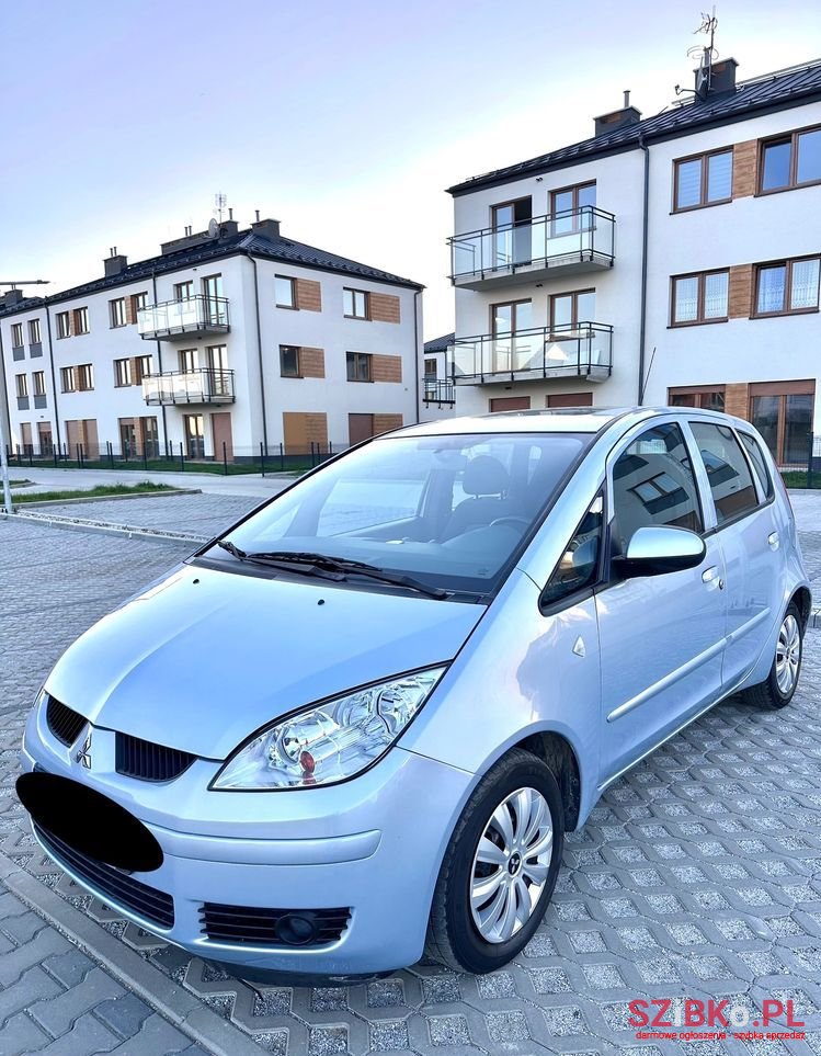 2007' Mitsubishi Colt photo #6