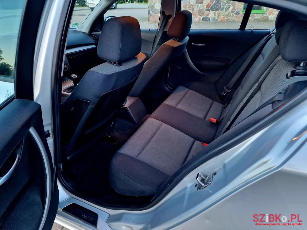 2006' BMW 1 Series 116I photo #3