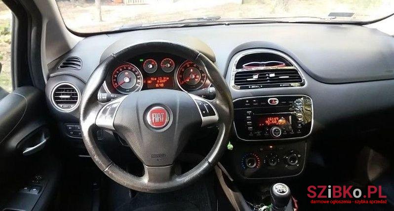 2012' Fiat Punto photo #1