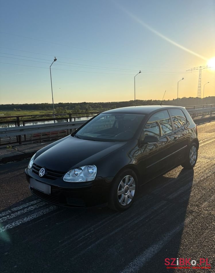 2005' Volkswagen Golf photo #3