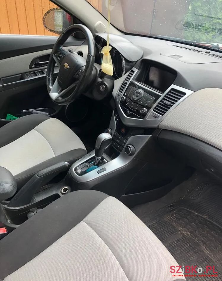 2011' Chevrolet Cruze photo #6