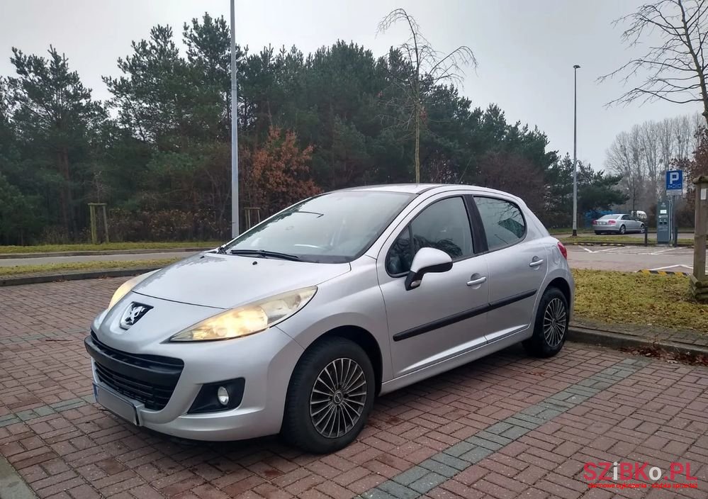 2010' Peugeot 207 photo #2