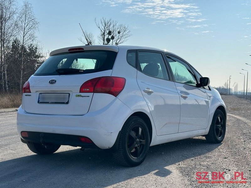 2010' Kia Venga photo #1