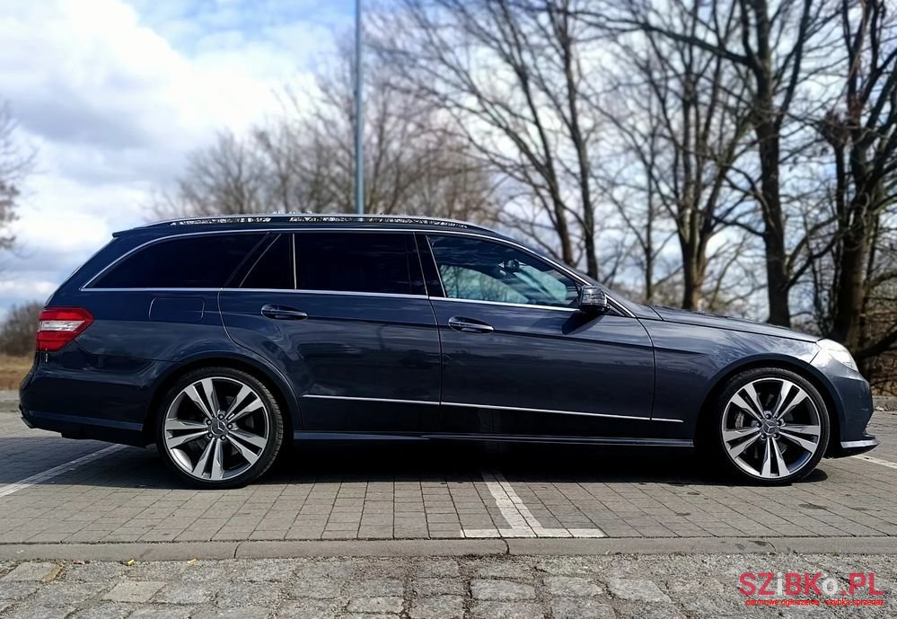 2011' Mercedes-Benz E-Class 500 7G-Tronic Avantgarde photo #5