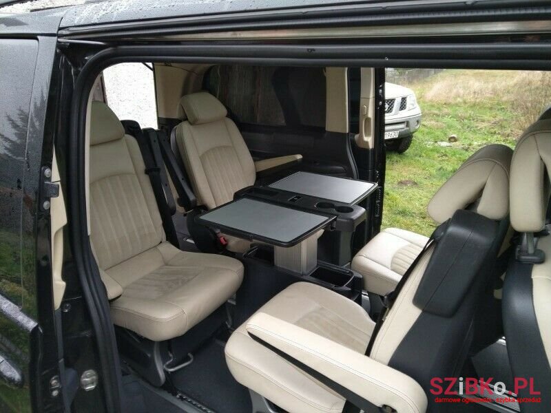 2010' Mercedes-Benz Viano photo #2