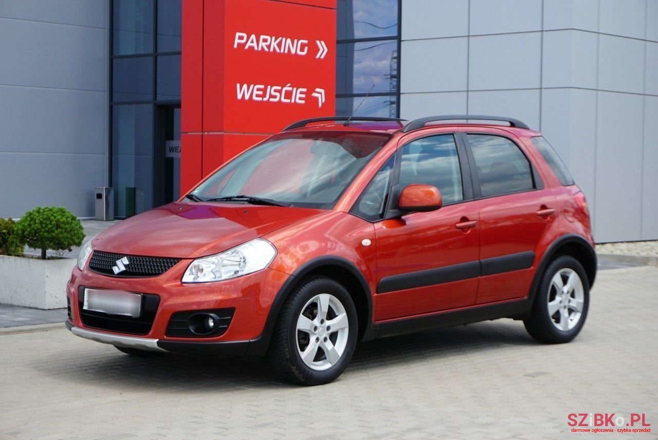 2011' Suzuki SX4 photo #1