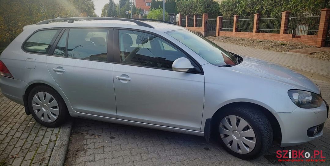 2011' Volkswagen Golf photo #4