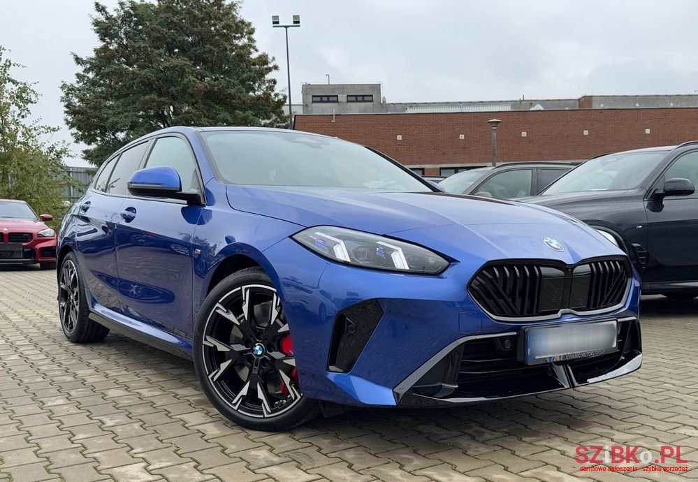 2024' BMW 1 Series photo #2