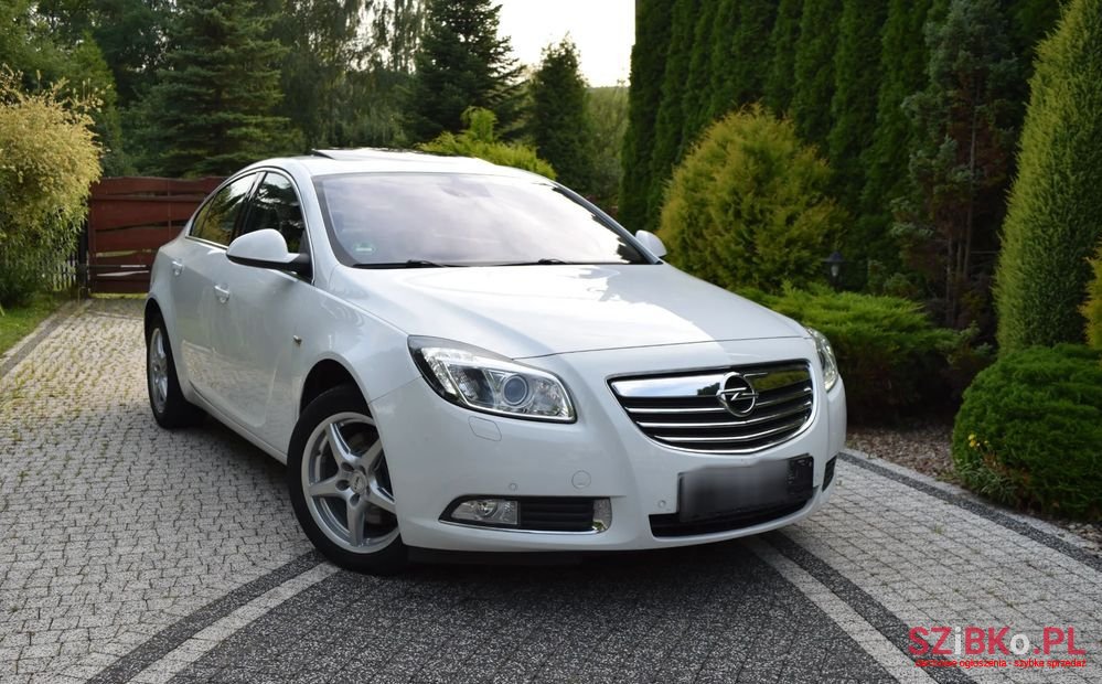 2009' Opel Insignia 2.0 T Cosmo 4X4 photo #3