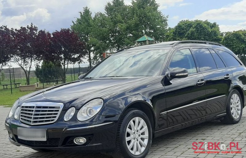 2008' Mercedes-Benz E-Class 200 photo #3
