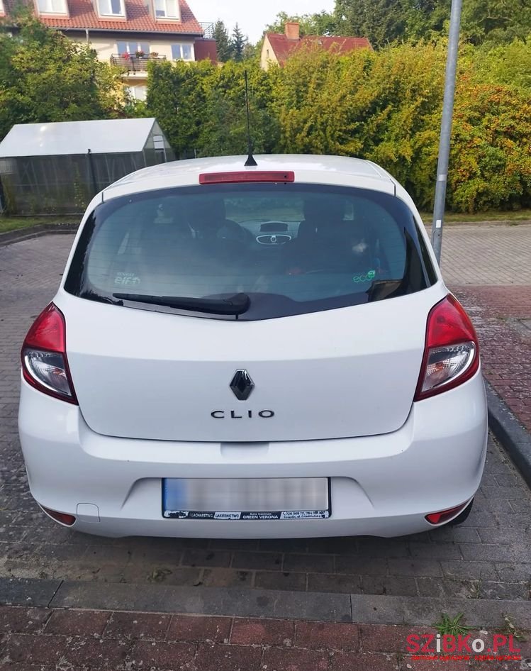 2010' Renault Clio photo #4