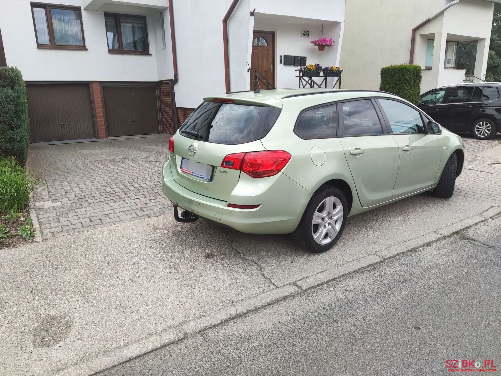 2011' Opel Astra photo #3