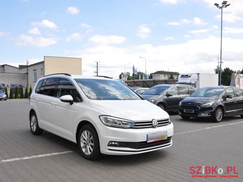 2018' Volkswagen Touran photo #5