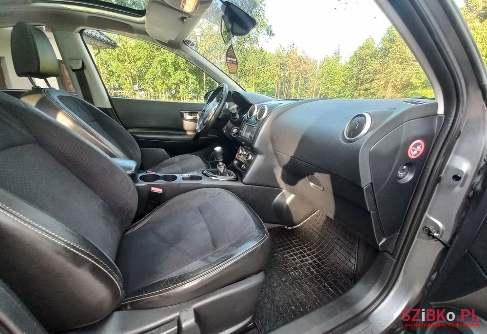 2013' Nissan Qashqai 2.0 4 X 4 360 photo #2