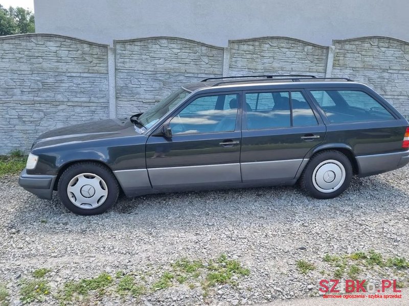 1994' Mercedes-Benz E-Class 220 T photo #3