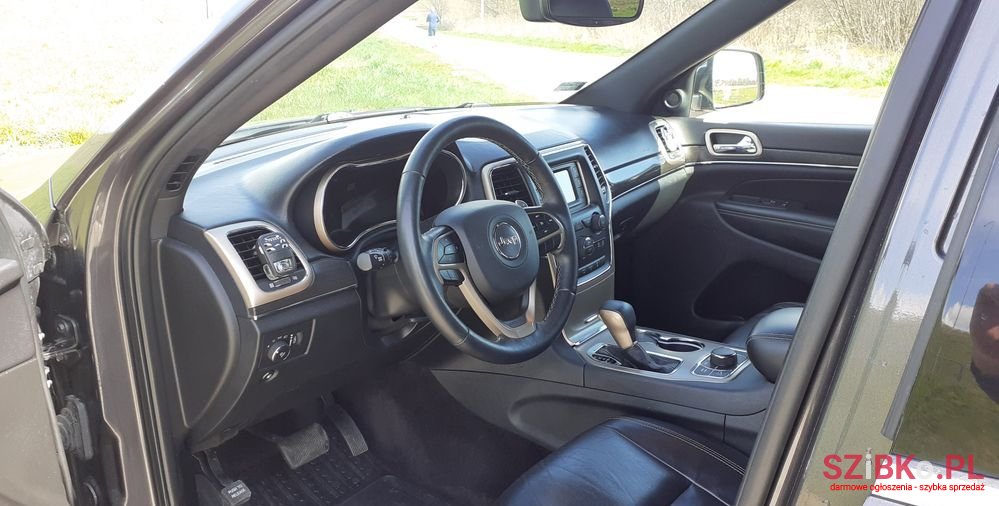 2017' Jeep Grand Cherokee photo #6