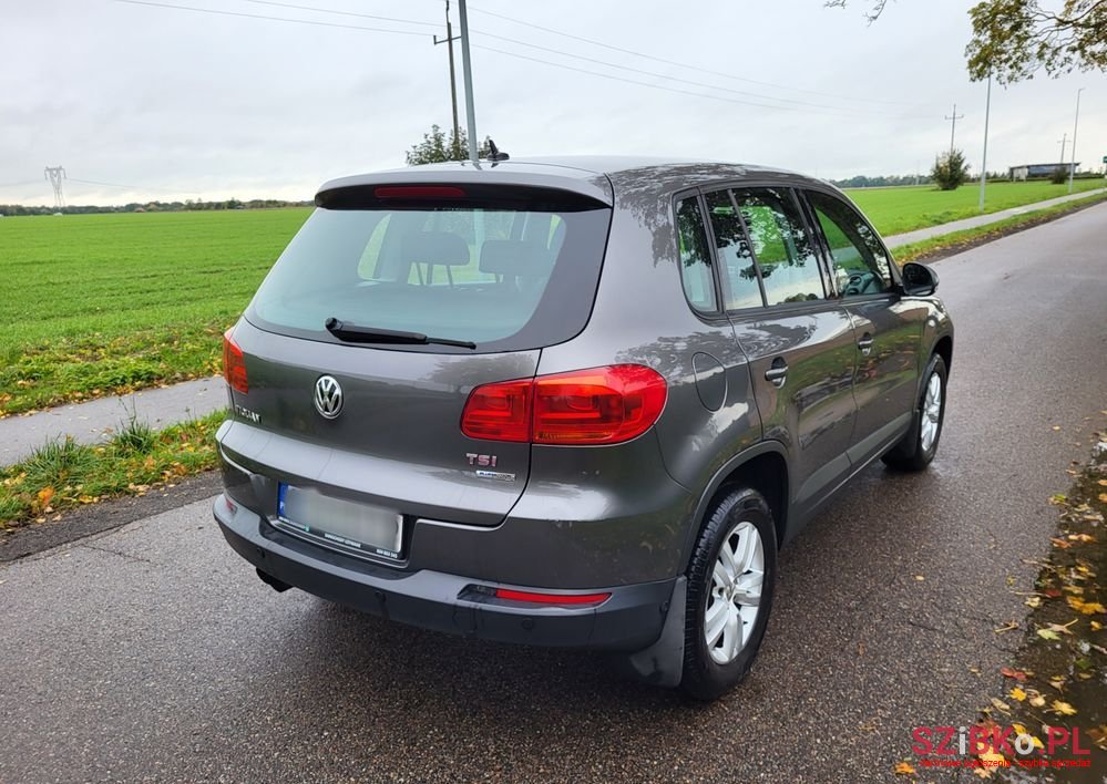 2011' Volkswagen Tiguan photo #3