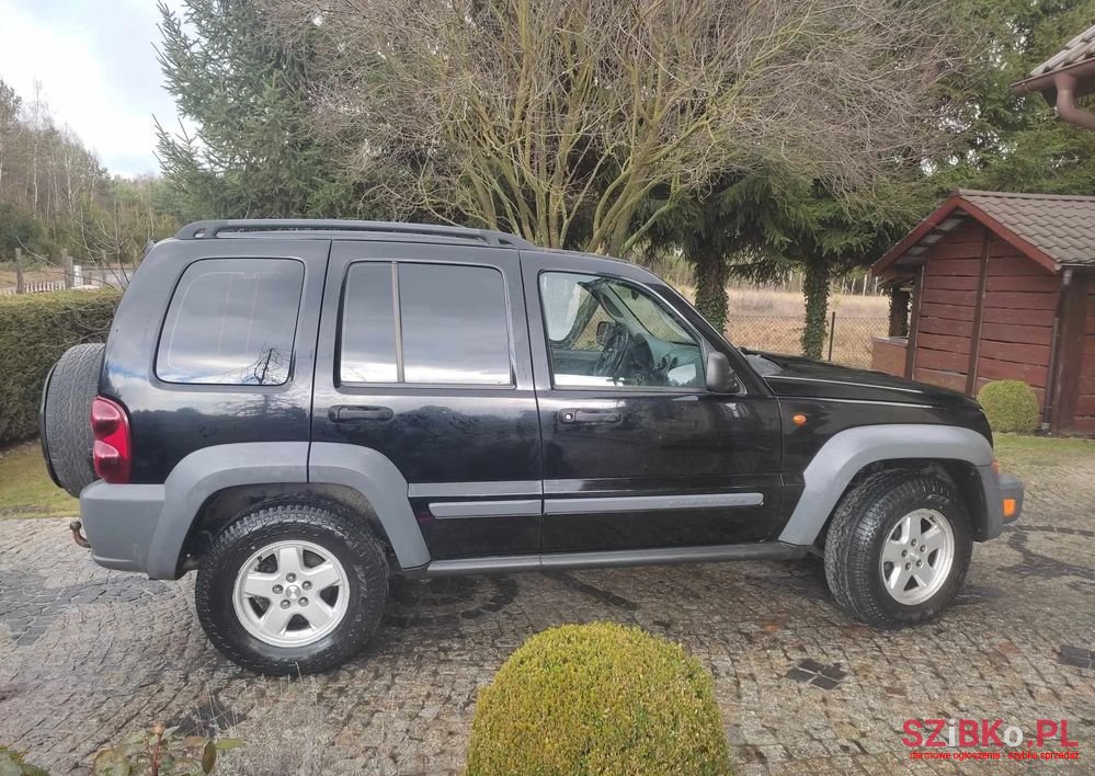 2005' Jeep Cherokee photo #3