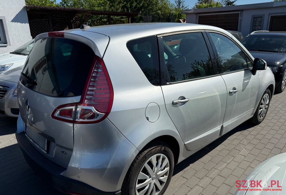 2011' Renault Scenic photo #3