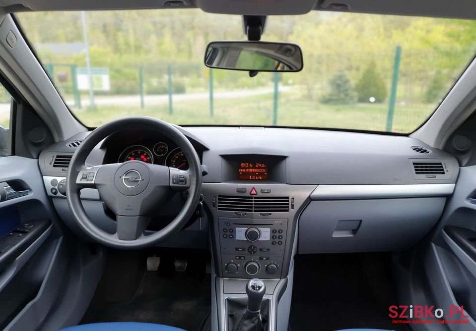 2004' Opel Astra Cosmo photo #6
