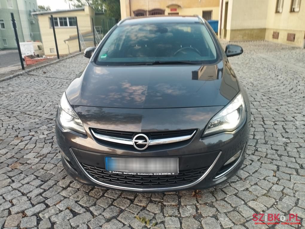 2015' Opel Astra photo #2