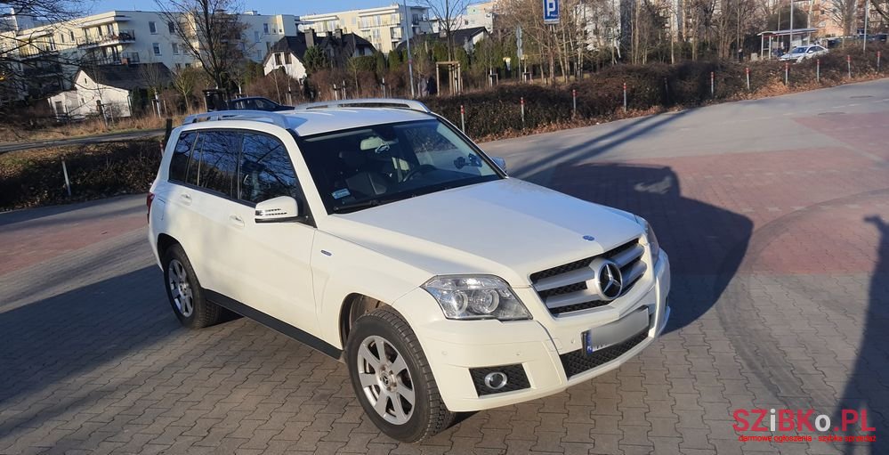 2010' Mercedes-Benz GLK photo #2