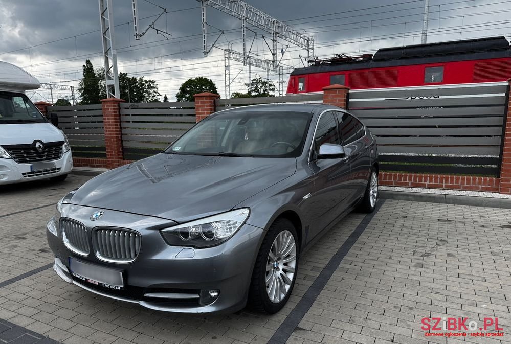 2009' BMW 5 Series 550I photo #2