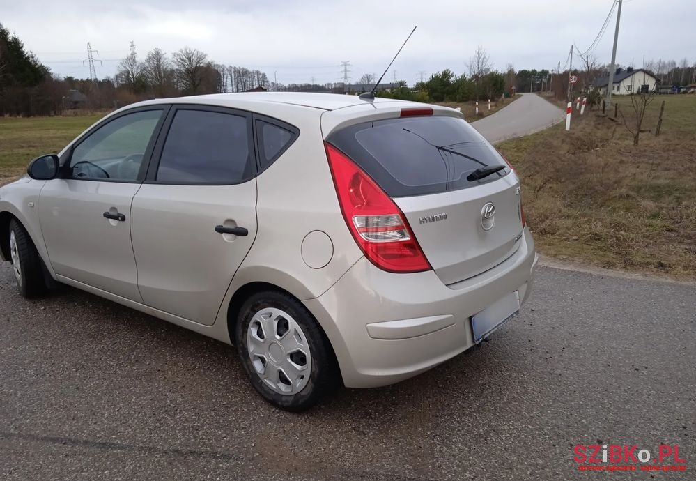 2009' Hyundai i30 1.6 Crdi Style photo #4