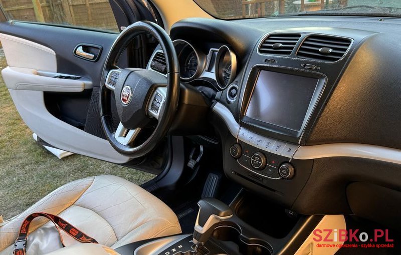2013' Fiat Freemont photo #4