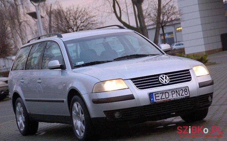 2002' Volkswagen Passat photo #2